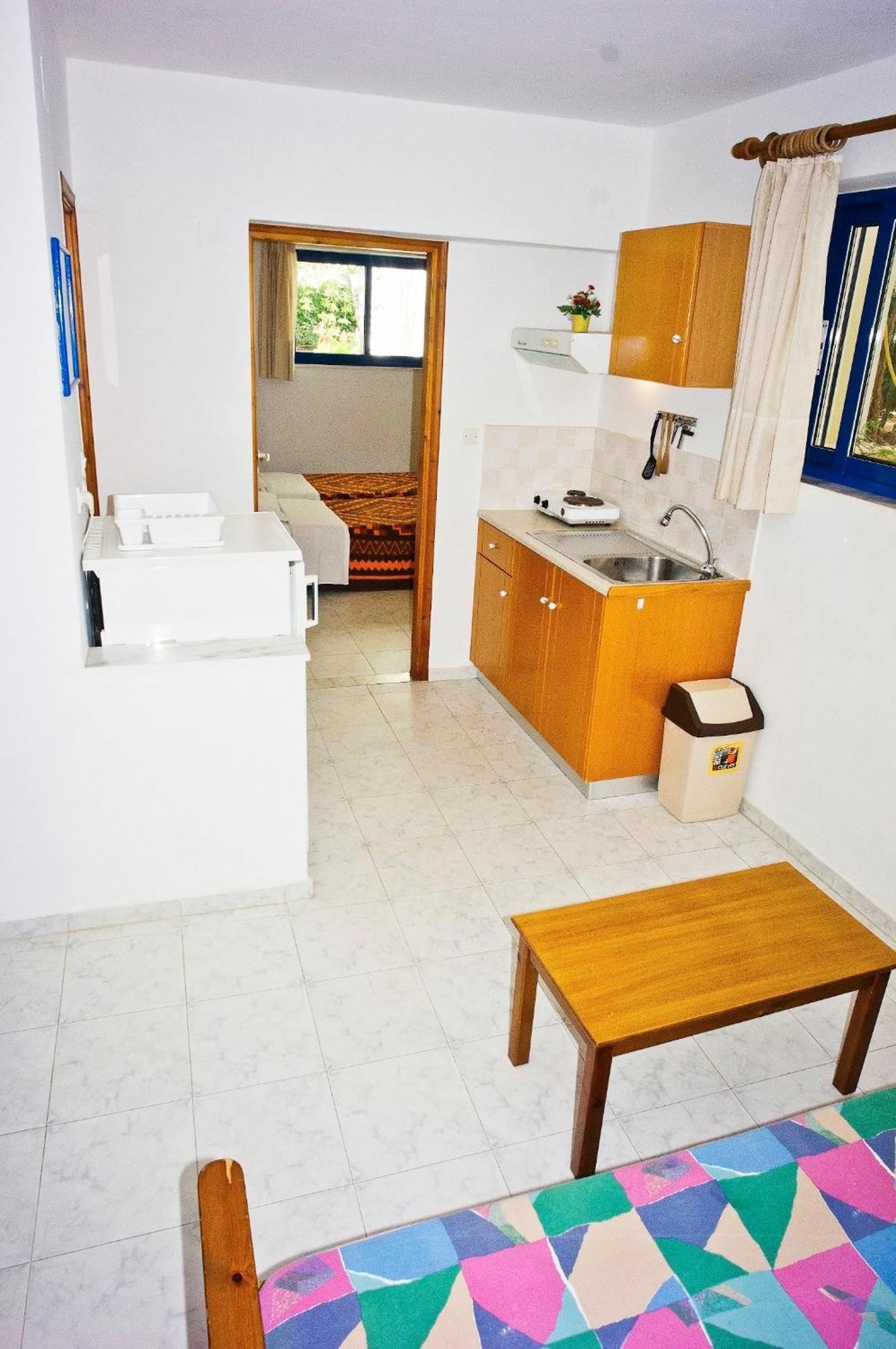 Anthea Apartments Palaiochora Oda fotoğraf