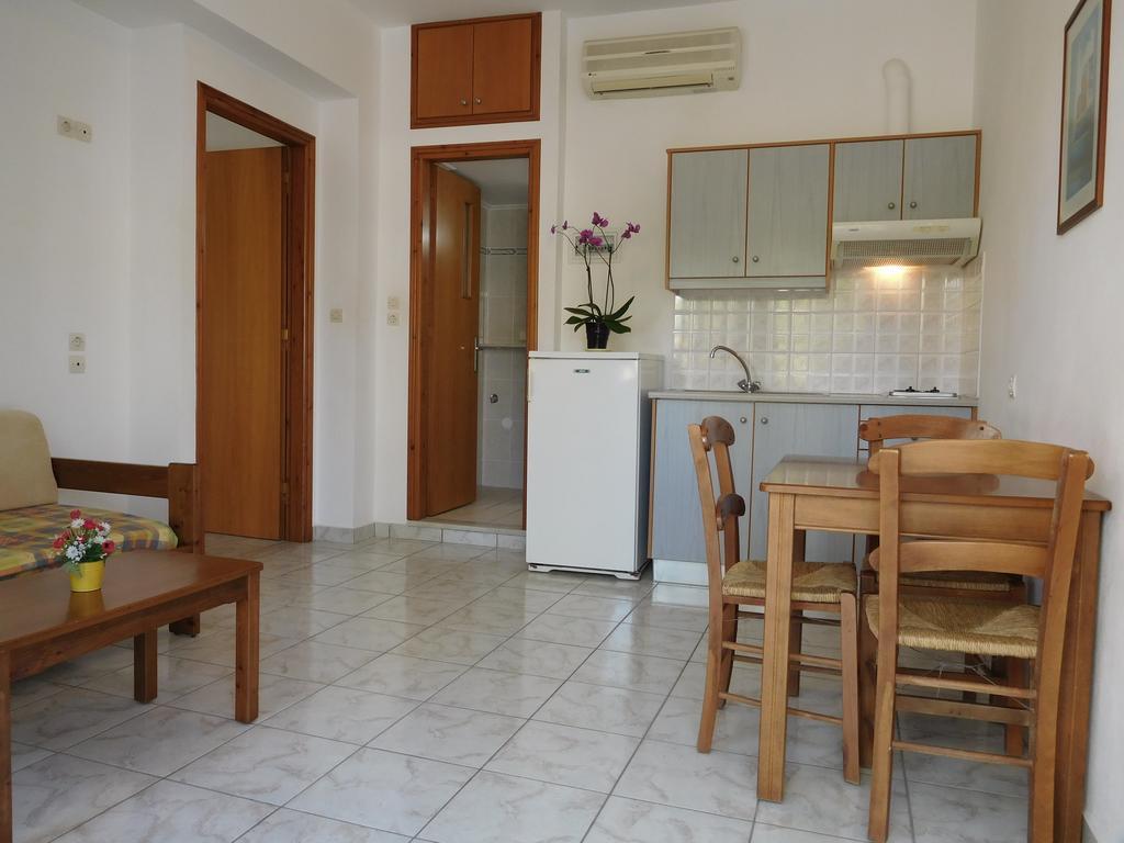Anthea Apartments Palaiochora Dış mekan fotoğraf