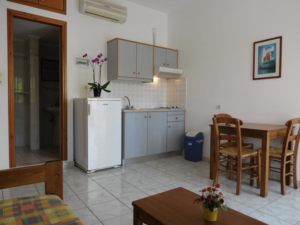Anthea Apartments Palaiochora Dış mekan fotoğraf